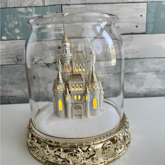 Disney Princess Castle Cloche - Picture 3 of 3